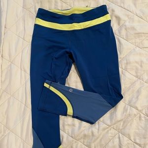 Lululemon crops size 4